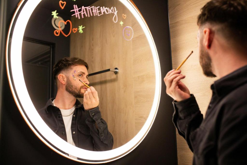 Moxy Chester - Resim 34