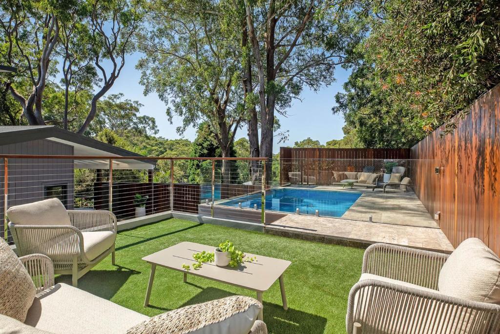 Bazén v ubytování Serenity at Macs by Coast Hosting nebo v jeho okolí