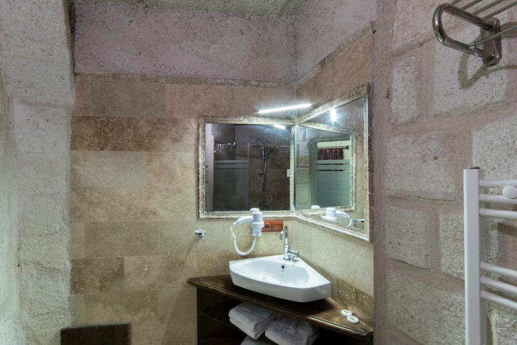 Adora Cave Suites - - 17