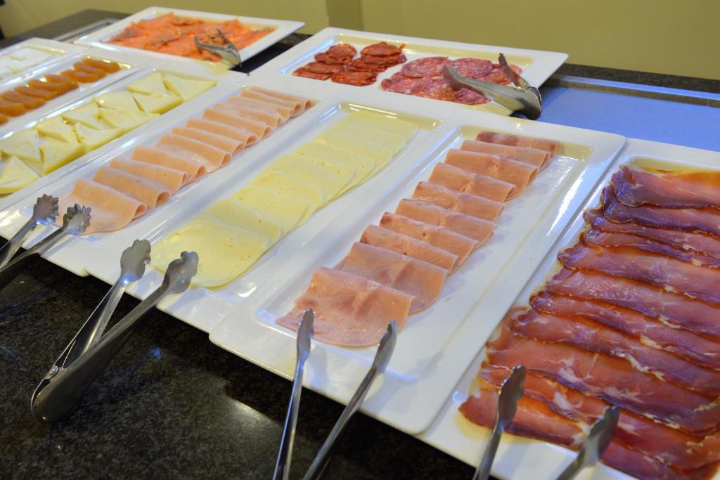 Comida en o cerca de este hotel