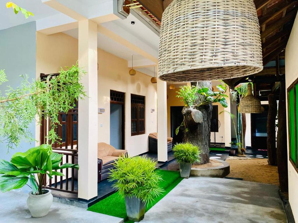 Khu vực ghế ngồi tại Surf N Relax Abay