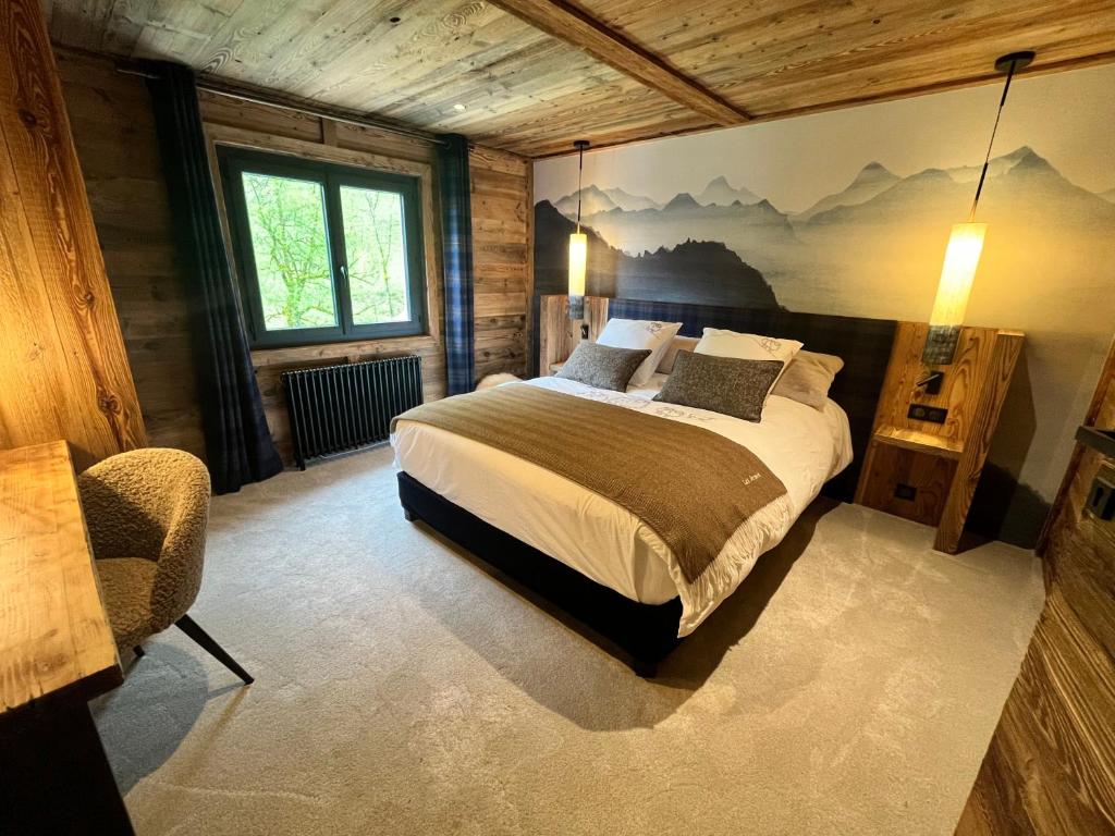 Una cama o camas en una habitación de Chalet le Nutshell - au calme - AravisTour