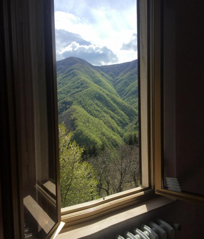 Nespecifikovaný výhled na hory nebo výhled na hory při pohledu z hotelu