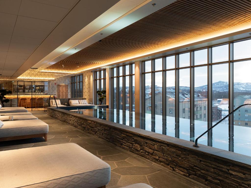 Bazén v ubytování Elite Hotel Frost - Hotel & Spa nebo v jeho okolí