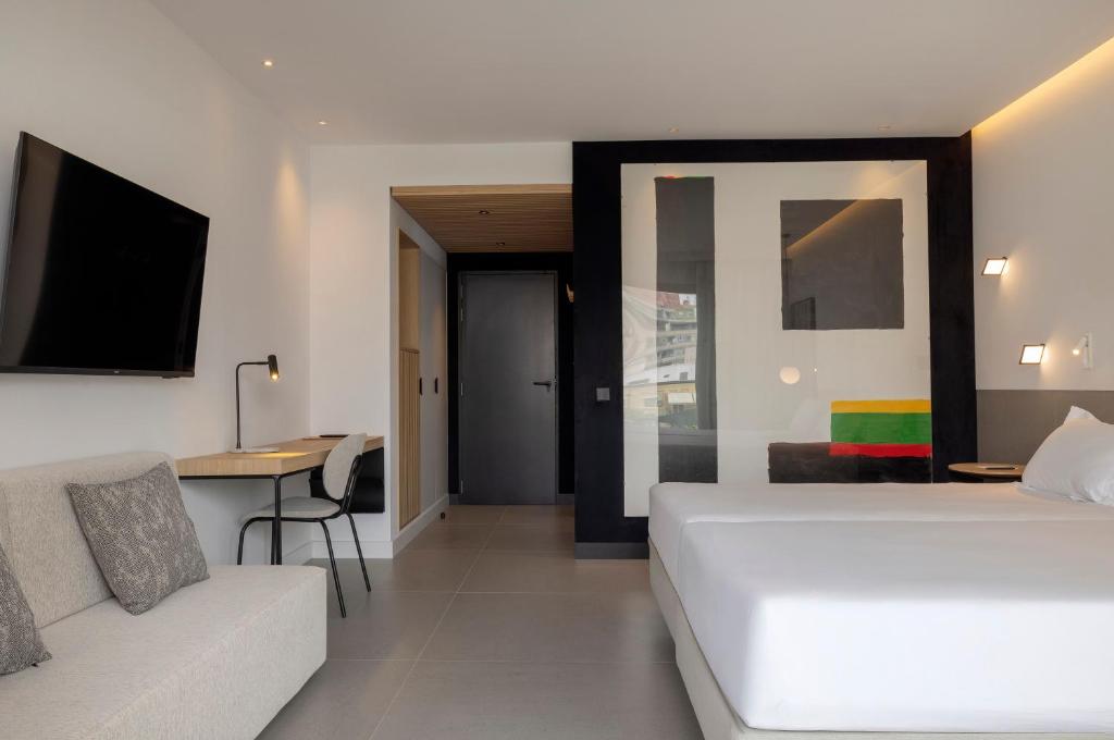 HM Jaime III - Resim 15