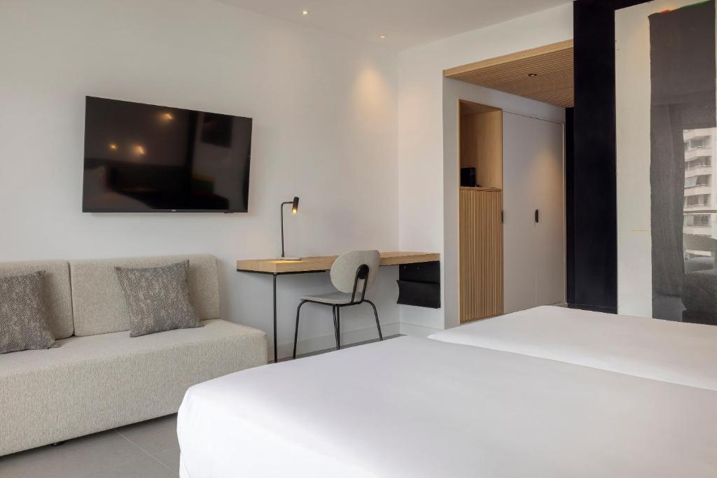 HM Jaime III - Resim 16