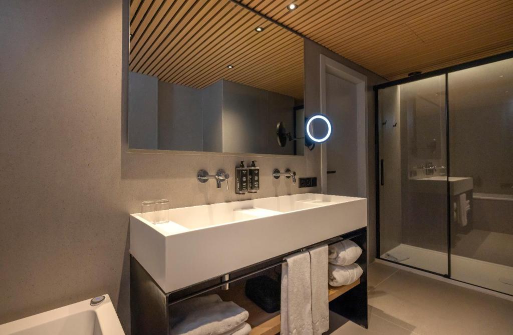 HM Jaime III - Resim 34