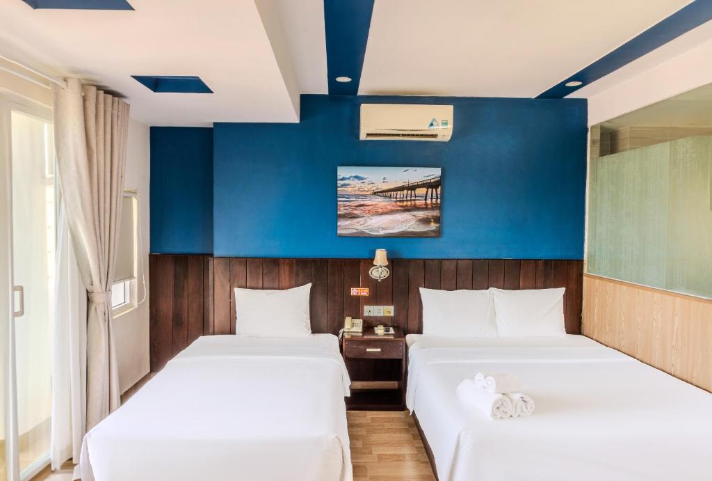 Giường trong phòng chung tại Melyna Hotel Nha Trang Beach