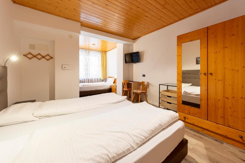Postel nebo postele na pokoji v ubytování Hotel Oswald