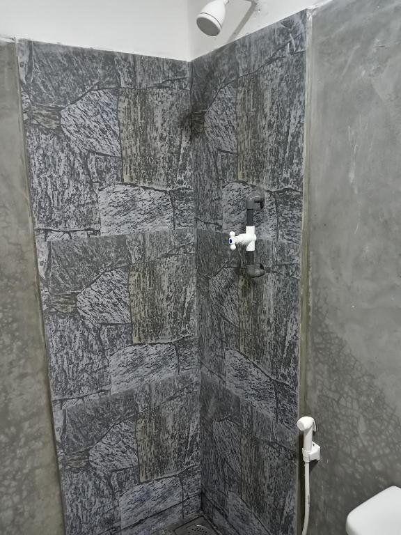 Lake House Home Stay - 13