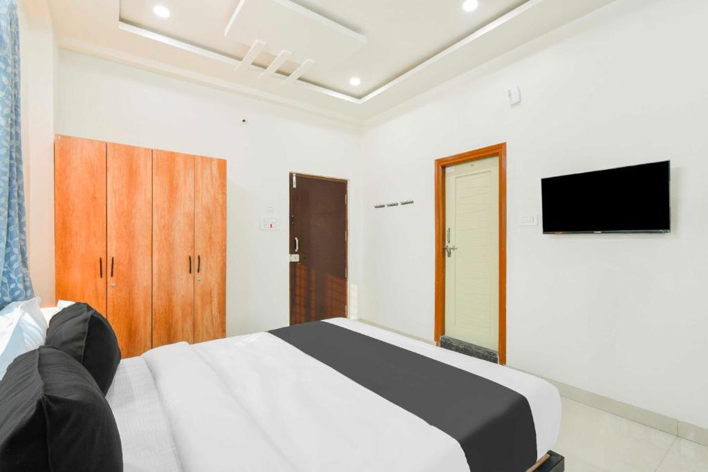 TV a/nebo společenská místnost v ubytování Super Townhouse Kokapet Near GAR