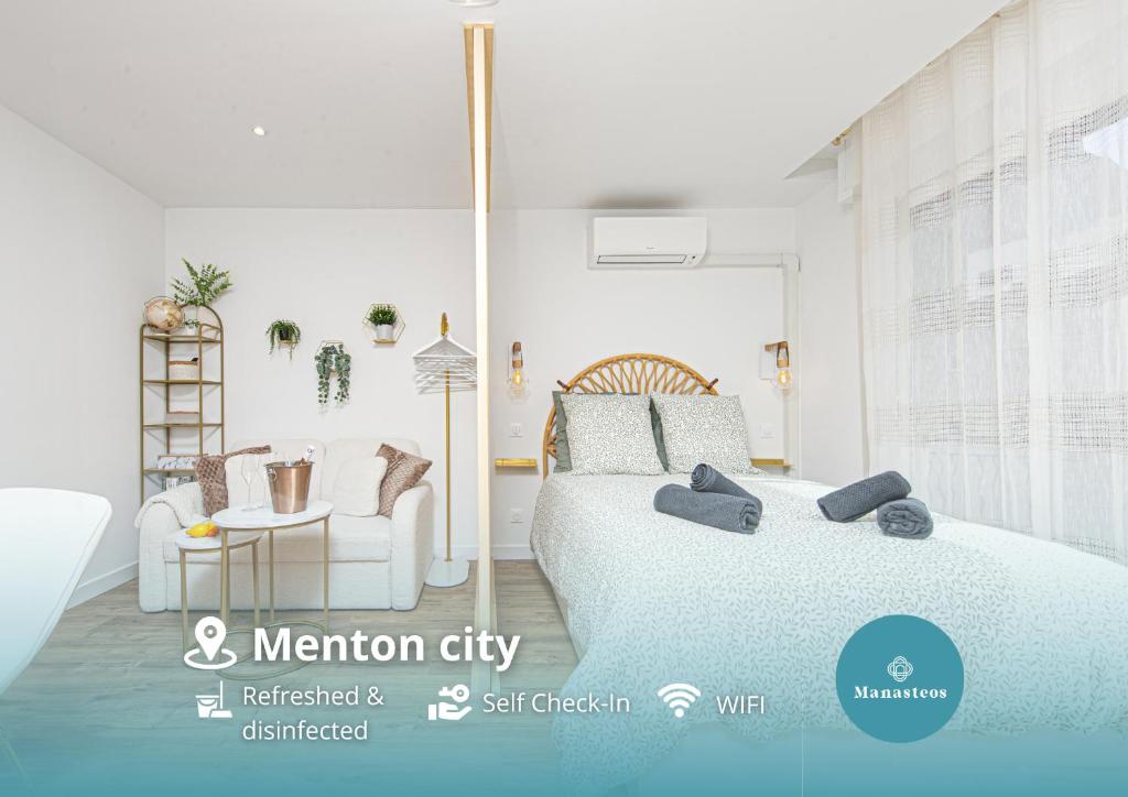 - une chambre avec un lit et une chambre avec une chaise dans l'établissement Cosy studio rénové - Proche de la mer - DI, à Menton