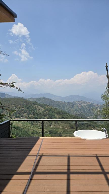 Una bañera colocada encima de una plataforma de madera. en JH Villa by Bodhiz, en Nagarkot
