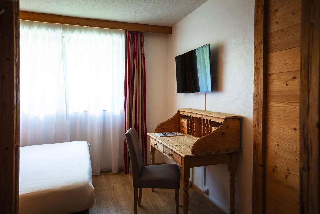 Postel nebo postele na pokoji v ubytování Hotel Alpen Roc