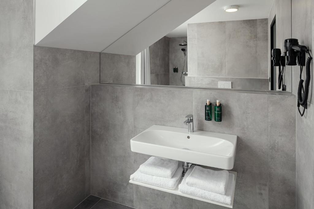 EA Hotel Moment Self Check-In - Resim 34