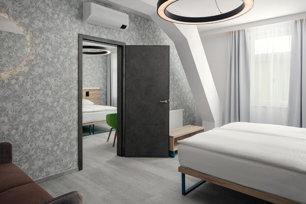 EA Hotel Moment Self Check-In - Resim 38