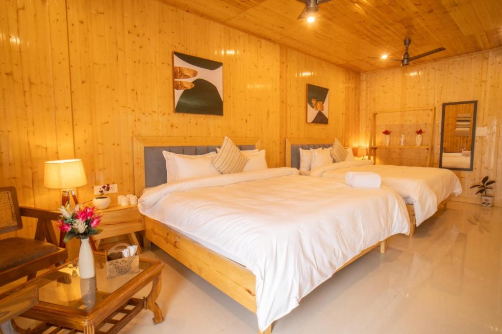 Postel nebo postele na pokoji v ubytování Ila by Aaryam, Kanatal