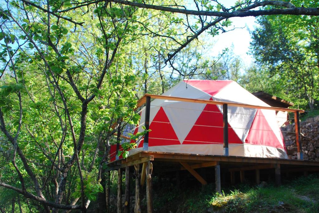 Budova, kde se the luxury tent nachází