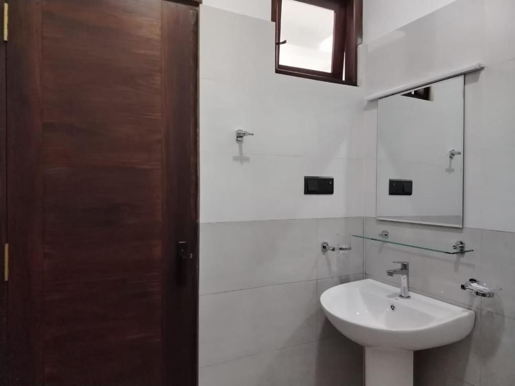 Koupelna v ubytování Diora Hotel