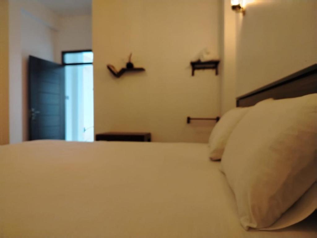 Postel nebo postele na pokoji v ubytování Diora Hotel