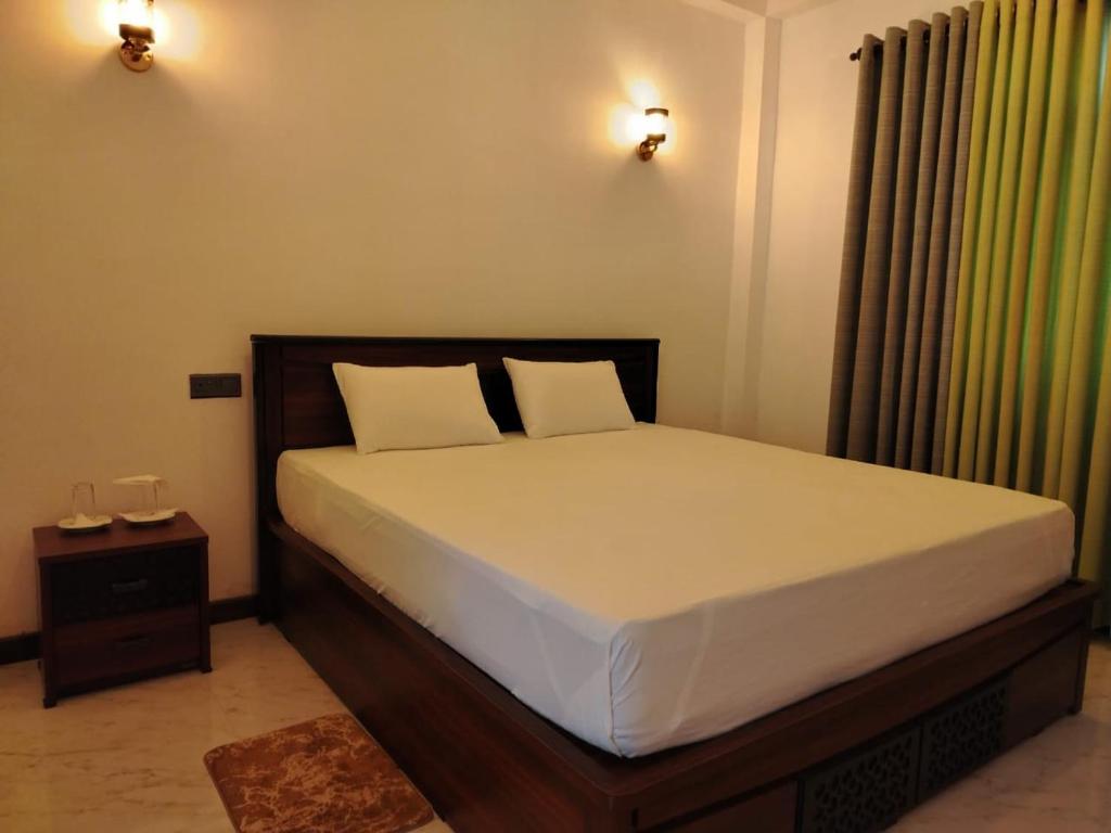 Postel nebo postele na pokoji v ubytování Diora Hotel