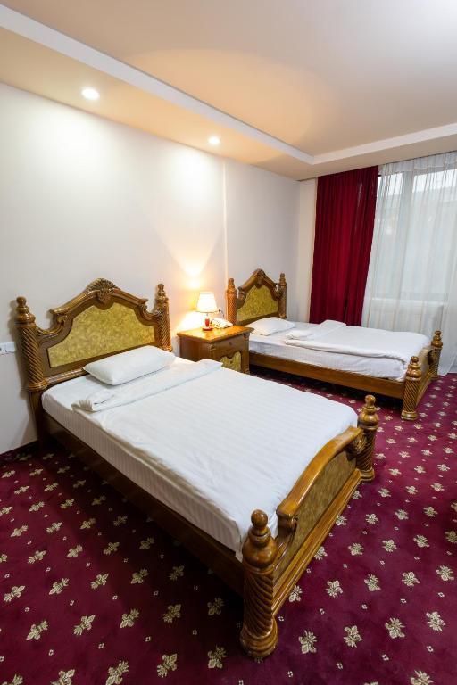 Postel nebo postele na pokoji v ubytování Gyumri Hotel