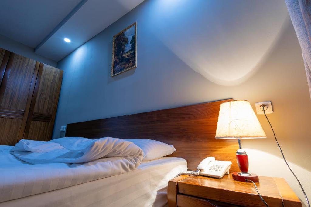 Postel nebo postele na pokoji v ubytování Gyumri Hotel