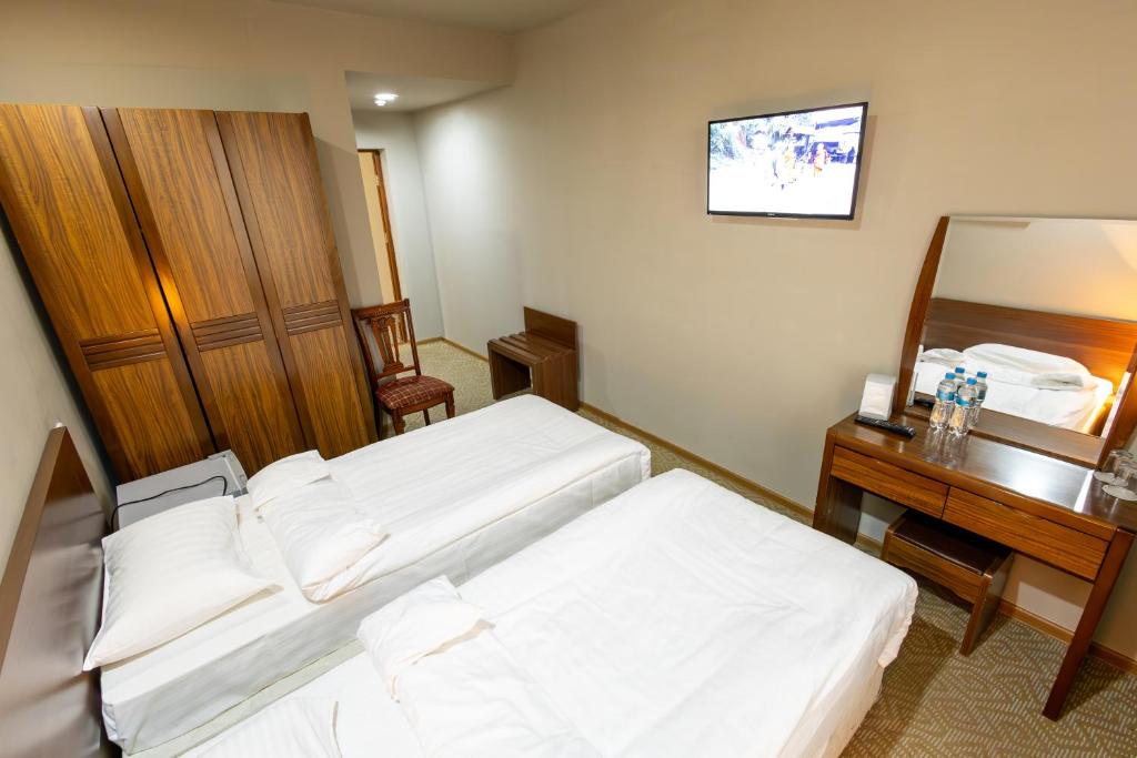 Postel nebo postele na pokoji v ubytování Gyumri Hotel