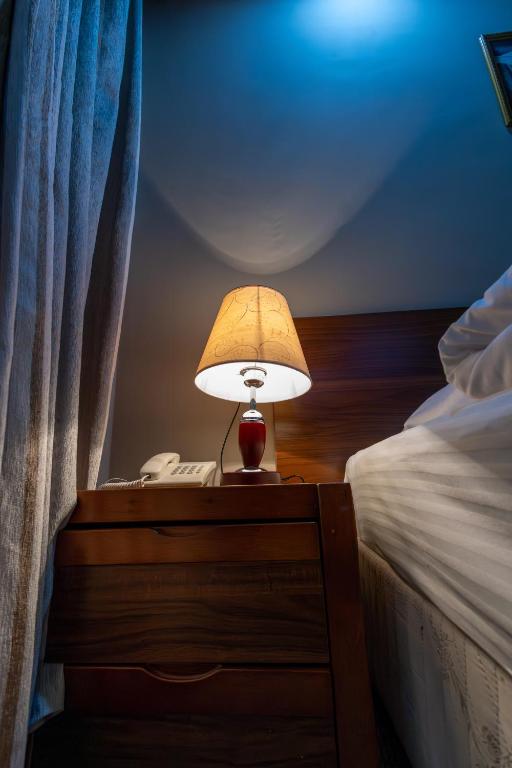 Postel nebo postele na pokoji v ubytování Gyumri Hotel