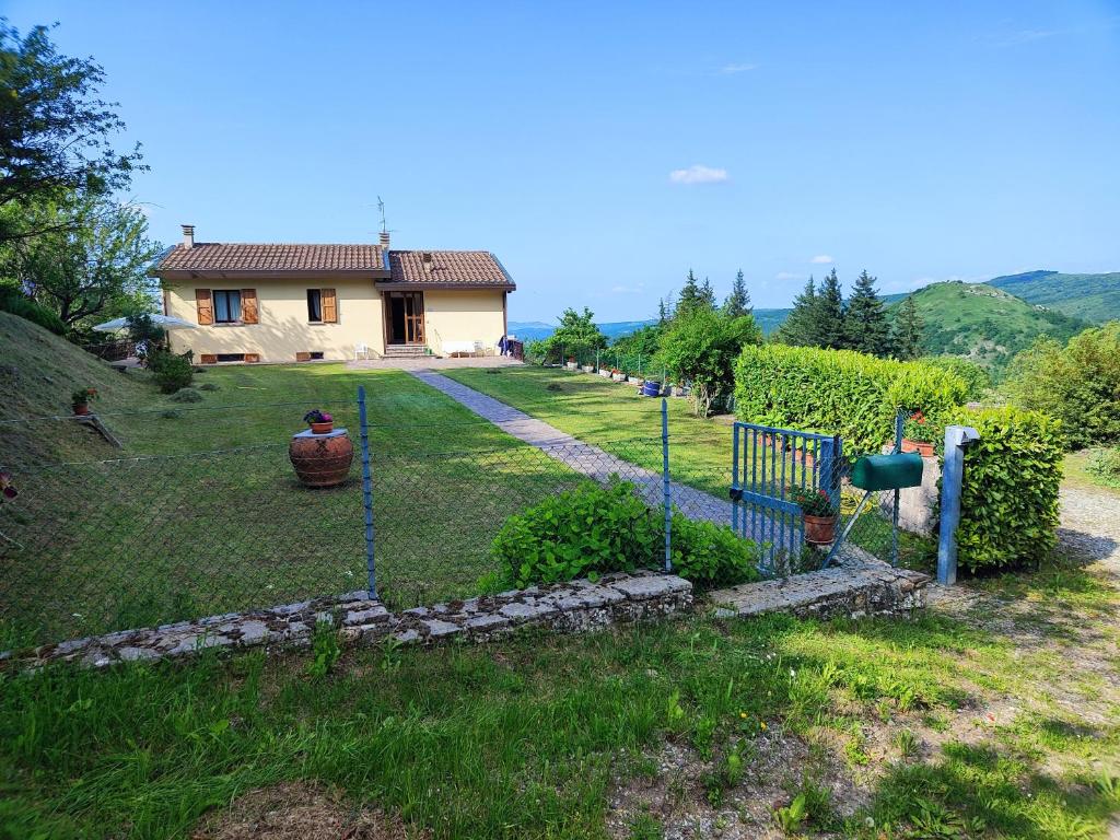 a house with a fence in front of a yard at Casa Marina in La Posta