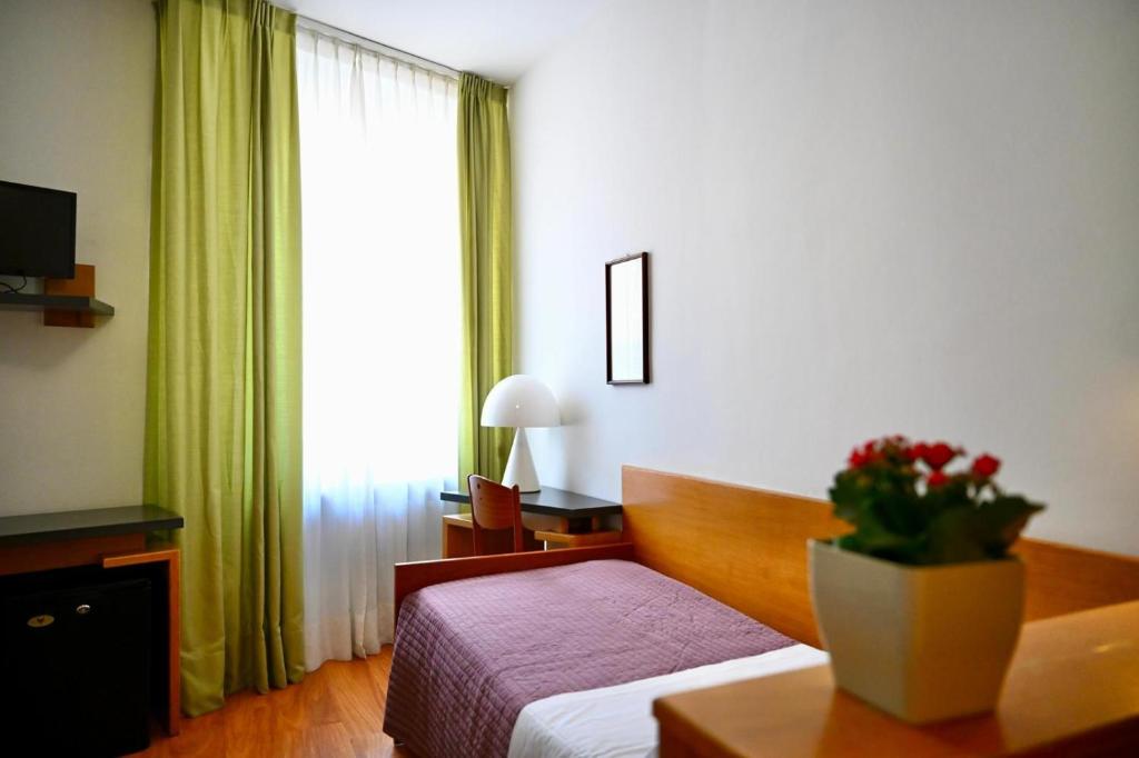 Postel nebo postele na pokoji v ubytování Hotel Roma Assisi