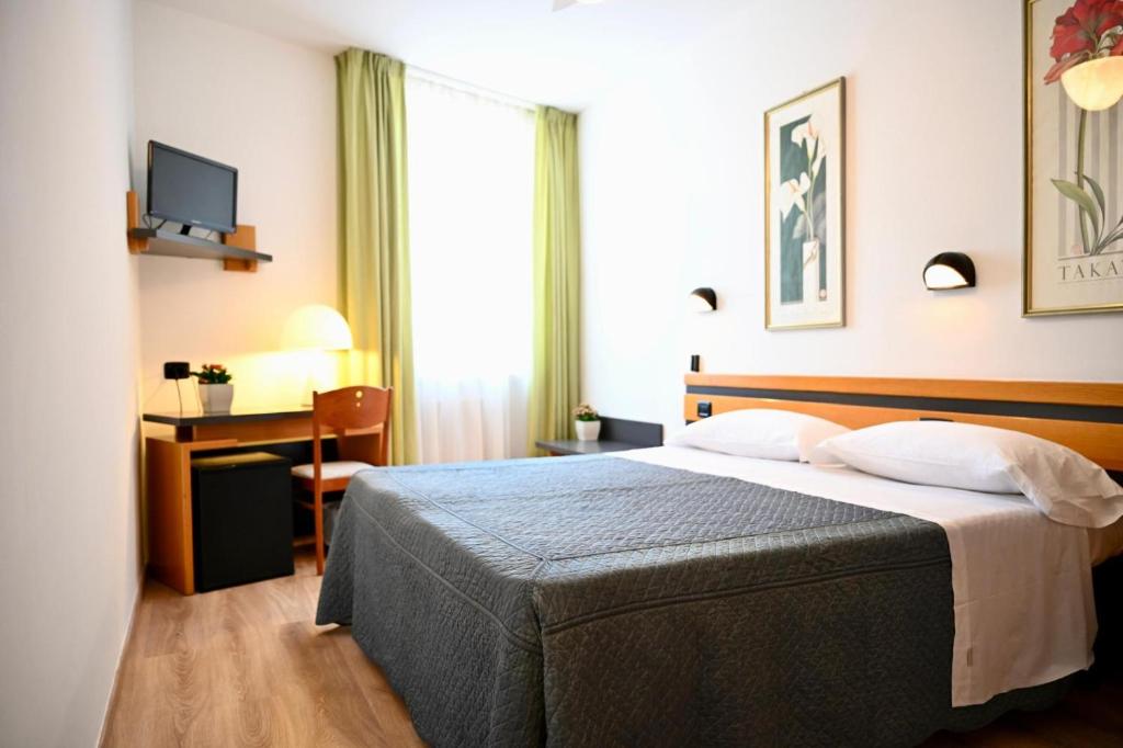 Postel nebo postele na pokoji v ubytování Hotel Roma Assisi