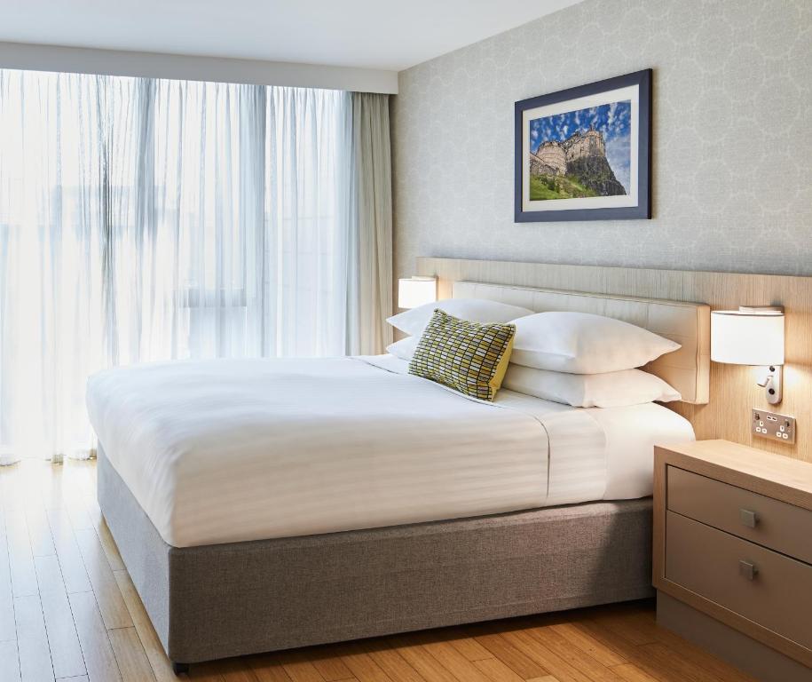 
One-Bedroom Queen Suite
