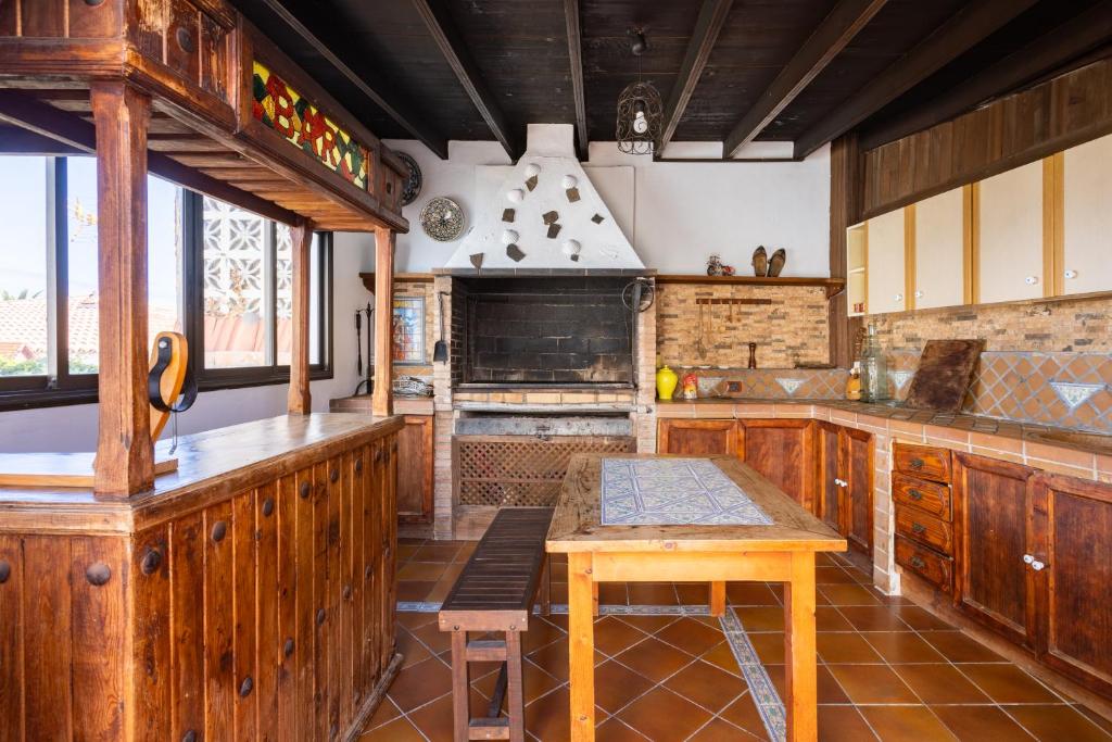 Kuchyňa alebo kuchynka v ubytovaní Fantastic home with amazing sea views