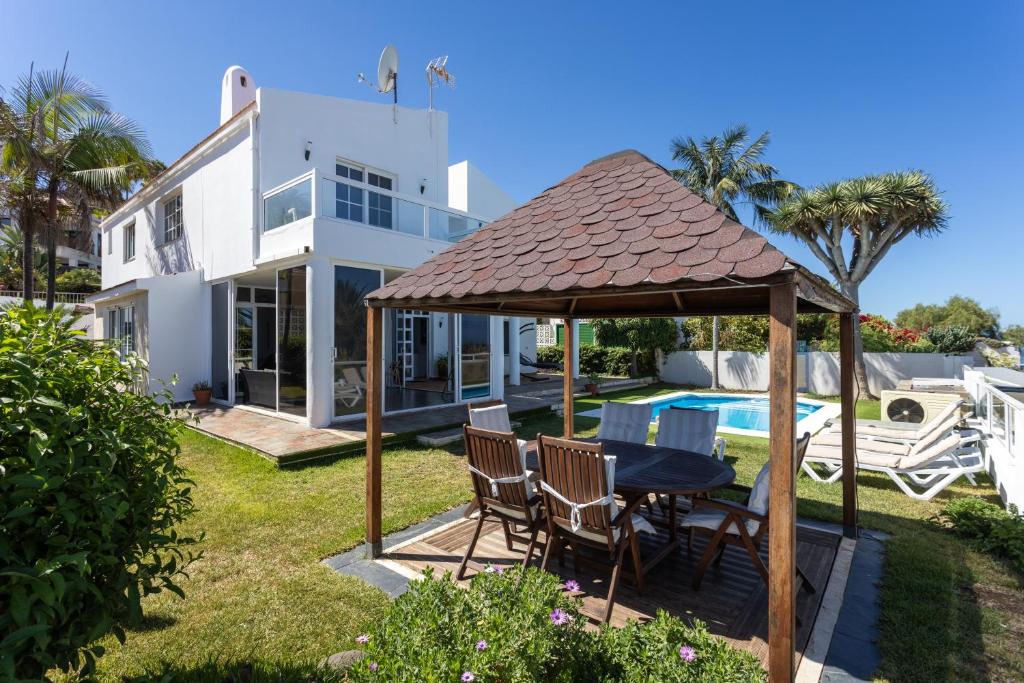 Bazén v ubytovaní Fantastic home with amazing sea views alebo v jeho blízkosti