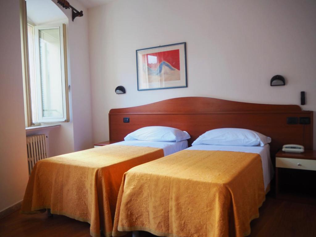 Postel nebo postele na pokoji v ubytování Hotel Roma Assisi