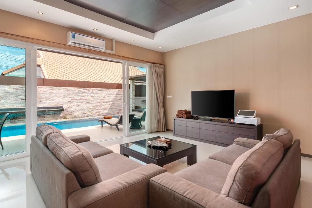 TV a/nebo společenská místnost v ubytování Luxury Pool villa C16 / 4BR 8-10 Persons