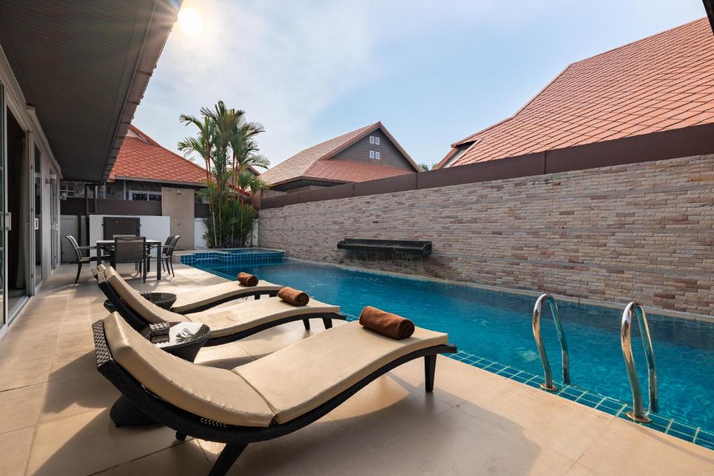 Bazén v ubytování Luxury Pool villa C16 / 4BR 8-10 Persons nebo v jeho okolí