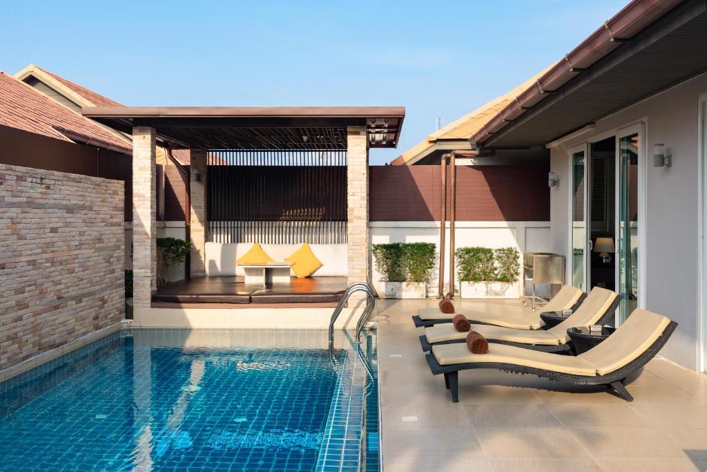 Bazén v ubytování Luxury Pool villa C16 / 4BR 8-10 Persons nebo v jeho okolí
