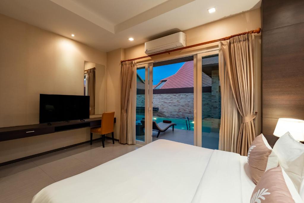 TV a/nebo společenská místnost v ubytování Luxury Pool villa C16 / 4BR 8-10 Persons