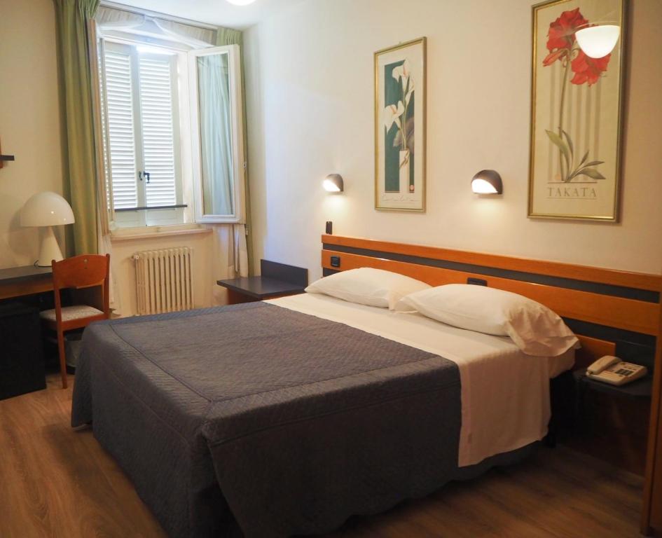 Postel nebo postele na pokoji v ubytování Hotel Roma Assisi