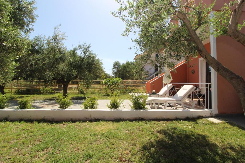 Zahrada ubytování Laconian Collection Mavrovouni Beach House (Left)