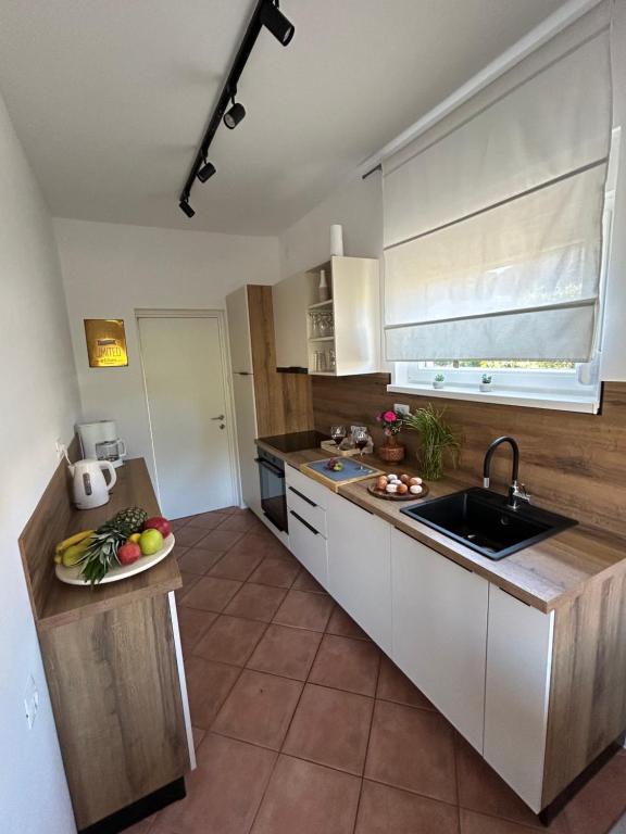 Kuchyň nebo kuchyňský kout v ubytování Apartments Come&Stay