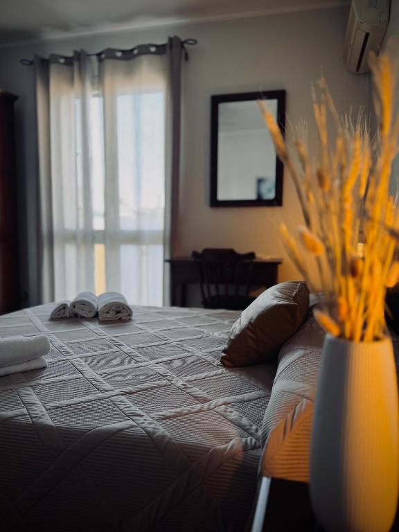 Postel nebo postele na pokoji v ubytování Freya Rooms