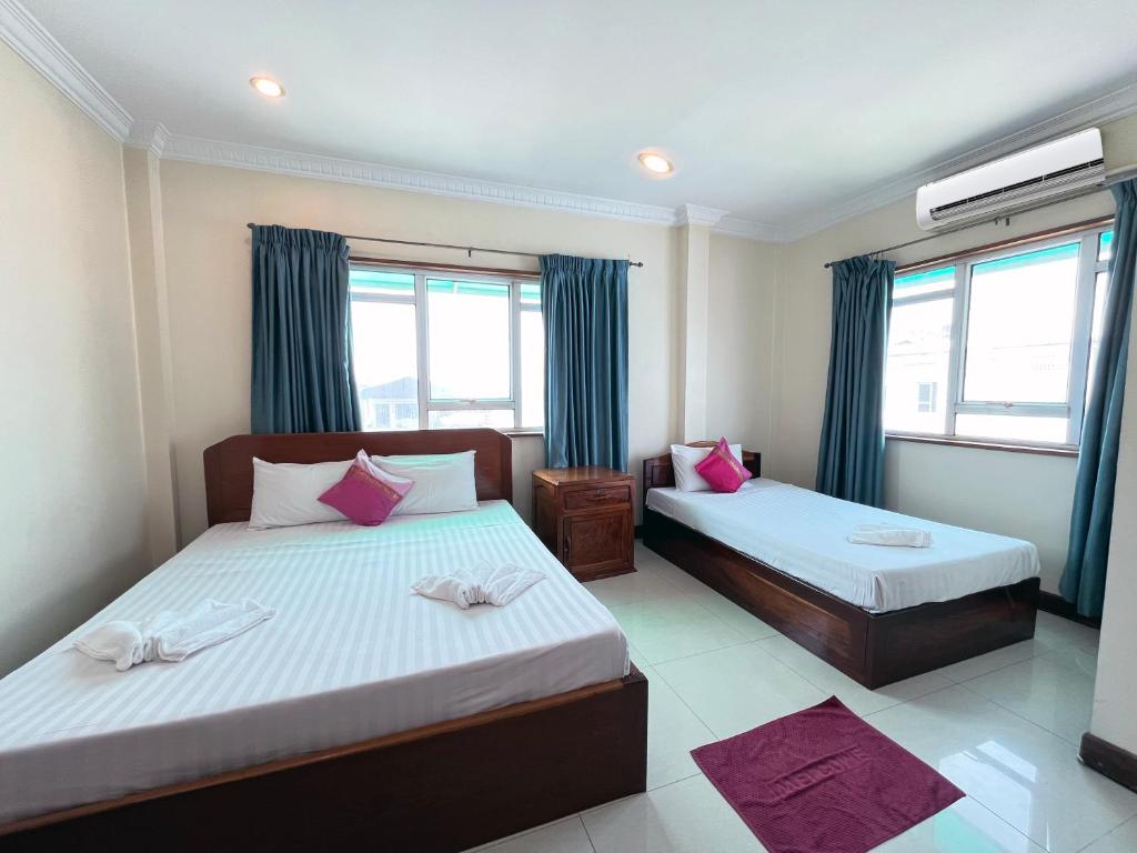 Postel nebo postele na pokoji v ubytování Seng Hout Hotel