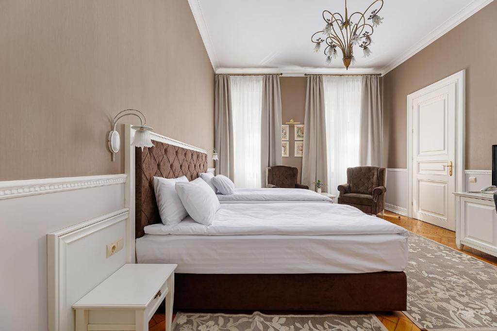Postel nebo postele na pokoji v ubytování Modern Art Hotel