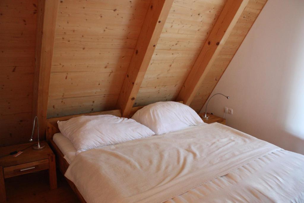 Postel nebo postele na pokoji v ubytování Ferienhäuser Finiki