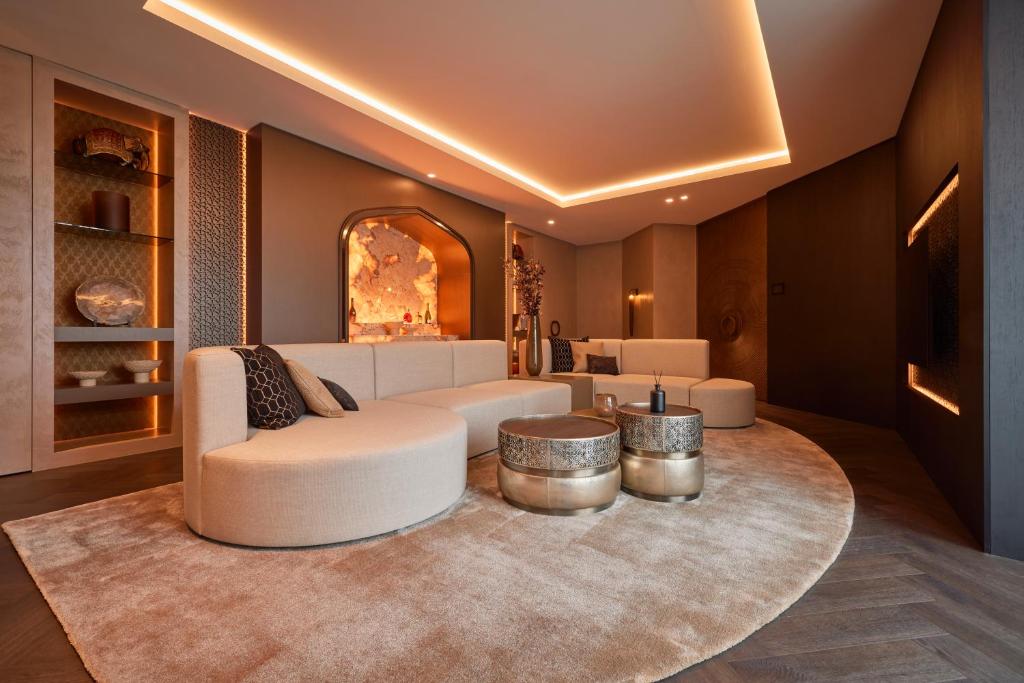 
Maharadja Suite with Spa Access
