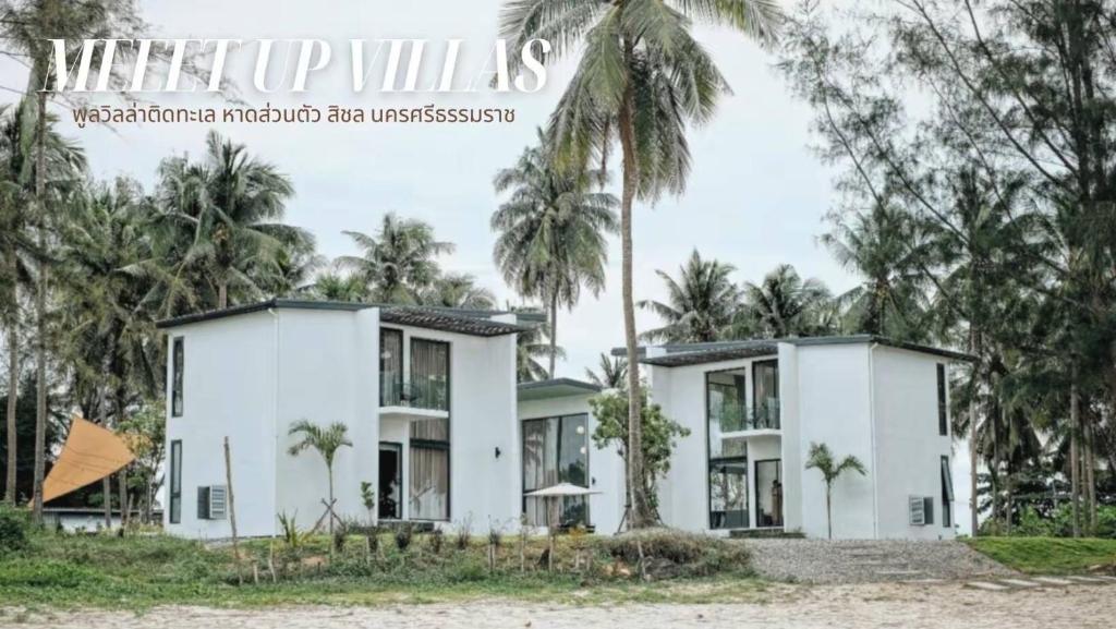 Tòa nhà nơi biệt thự tọa lạc