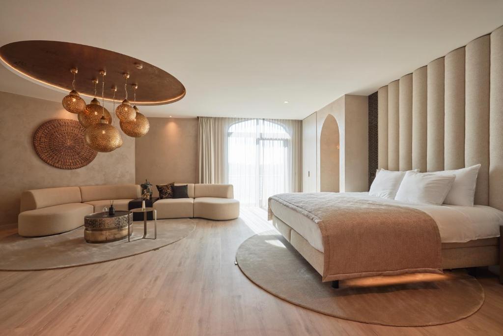 
Majestic Suite Premium with Spa Access
